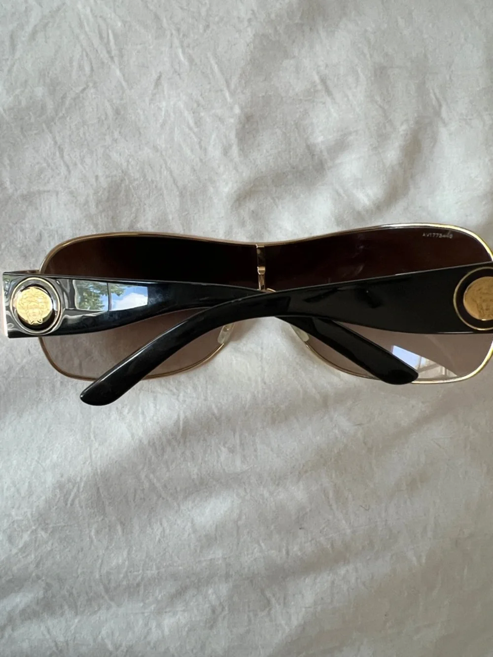 Black and gold - Versace Sunglasses with Case - Picture 6 of 9
